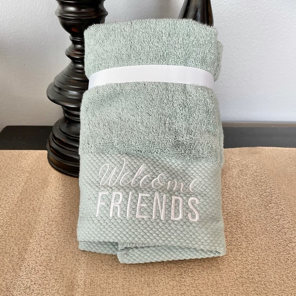 🆕SET OF 2 WELCOME FRIENDS Hand Towels - Picture 6 of 6